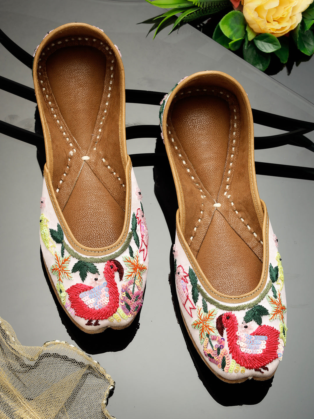 ELANBERG White Ethnic Slip-On Mojaris