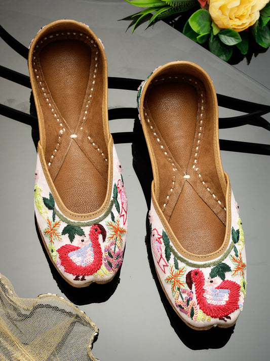 ELANBERG White Ethnic Slip-On Mojaris