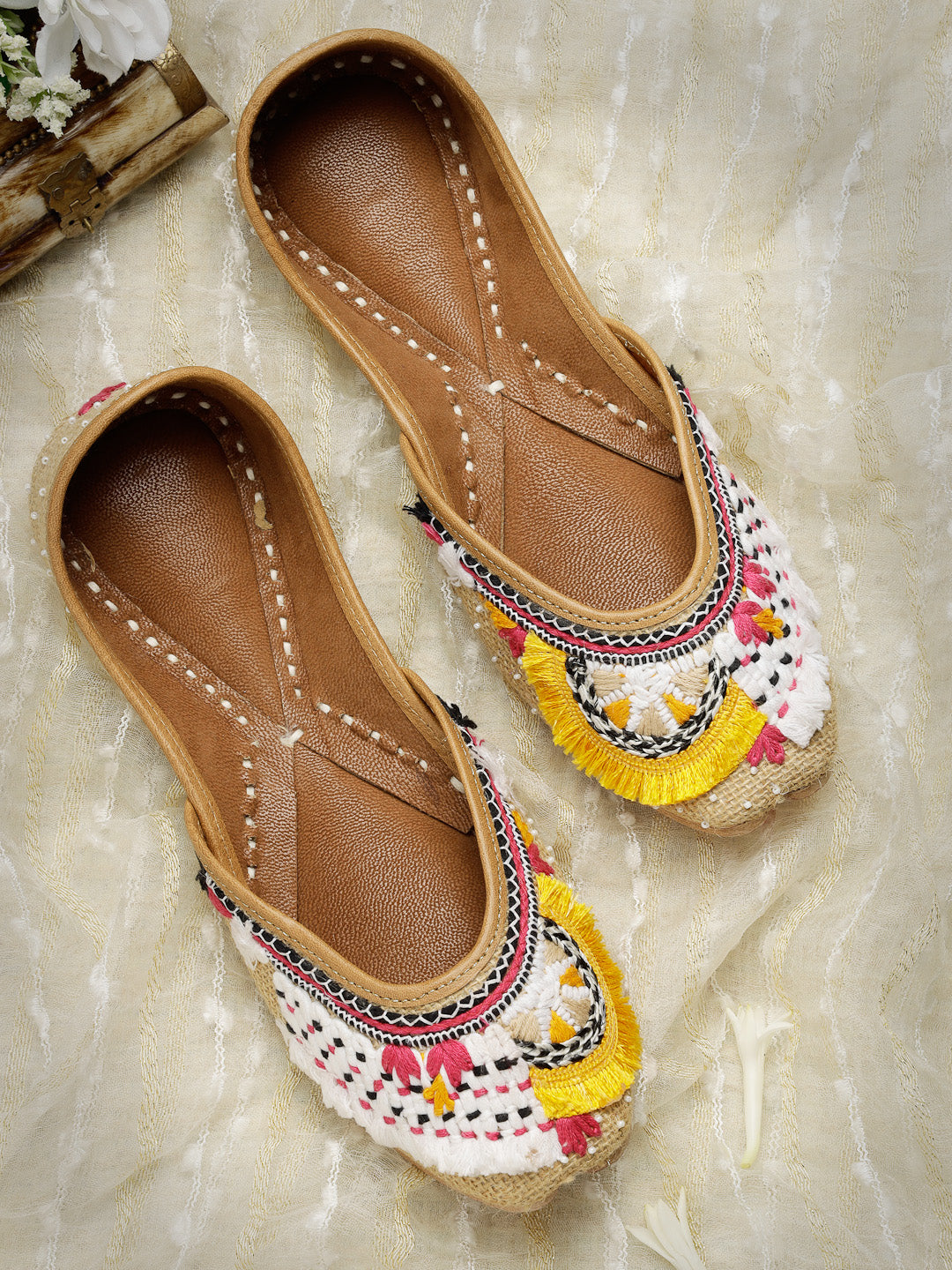 ELANBERG Brown Ethnic Slip-On Mojaris