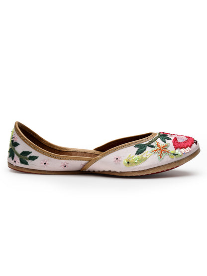 ELANBERG White Ethnic Slip-On Mojaris