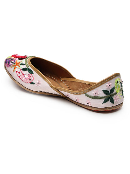 ELANBERG White Ethnic Slip-On Mojaris