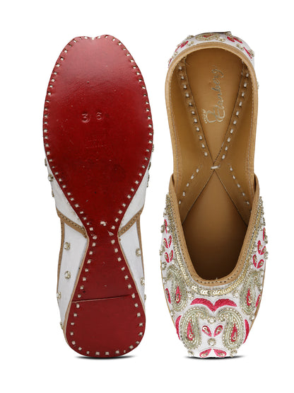 ELANBERG White Ethnic Slip-On Mojaris