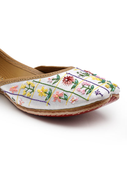 ELANBERG White Ethnic Slip-On Mojaris